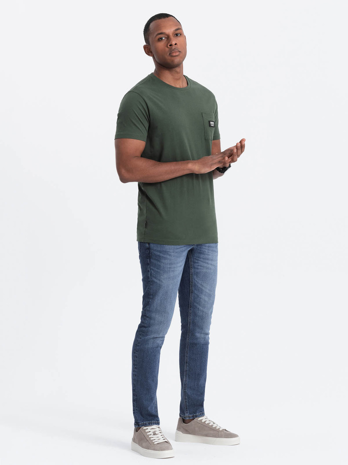 Casualowy męski t-shirt z naszywką na kieszeni – ciemnooliwkowy V4 OM-TSCT-0109