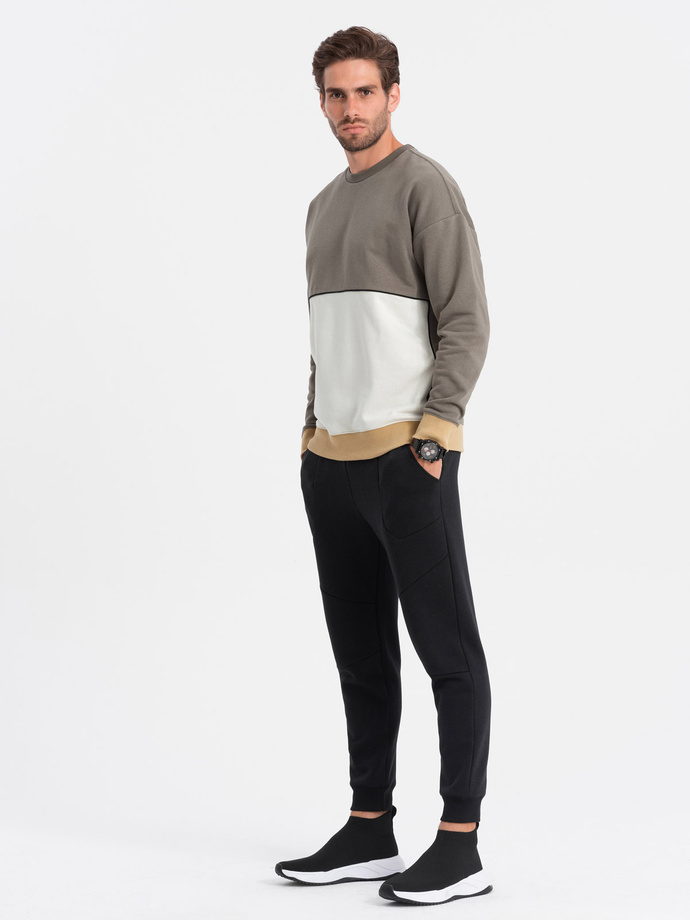 Bluza męska OVERSIZE z kontrastowym łączeniem kolorów -  khaki V7 OM-SSNZ-0130