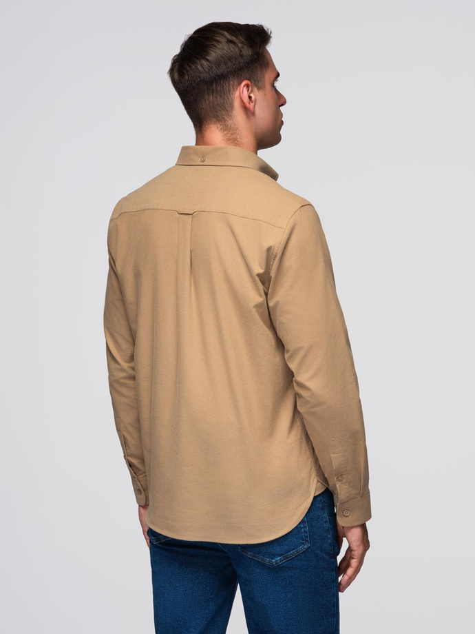 Męska koszula bawełniana REGULAR FIT z kieszenią - jasnobrązowa V2 OM-SHOS-0153