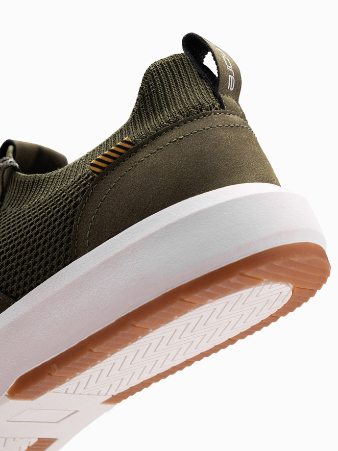 Sneakersy męskie wsuwane ze strukturalnego materiału – oliwkowe V2 OM-FOSL-0154