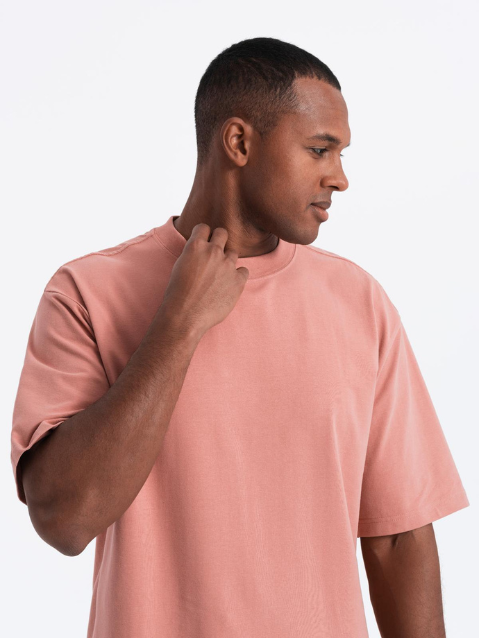 Bawełniany t-shirt męski LOOSE FIT  z okrągłym dekoltem – różowy V5 OM-TSBC-0234 