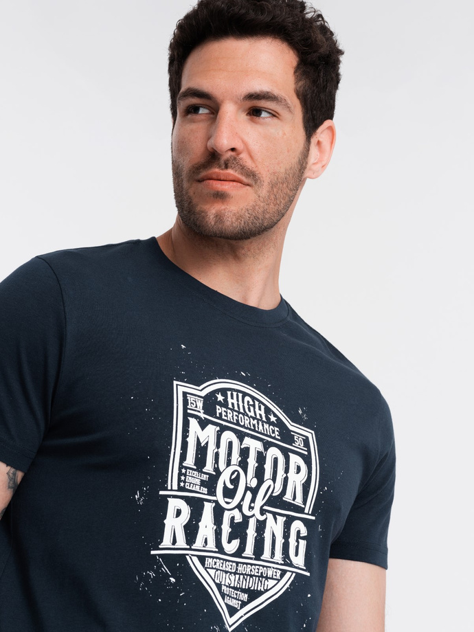 T-shirt męski z nadrukiem w stylu motocyklowym – granatowy V4 OM-TSPT-0125