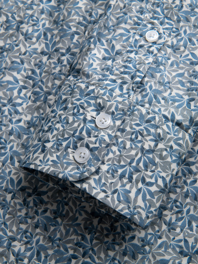 Koszula męska SLIM FIT w print drobnych liści - jasnoniebieska V1 OM-SHPS-0163