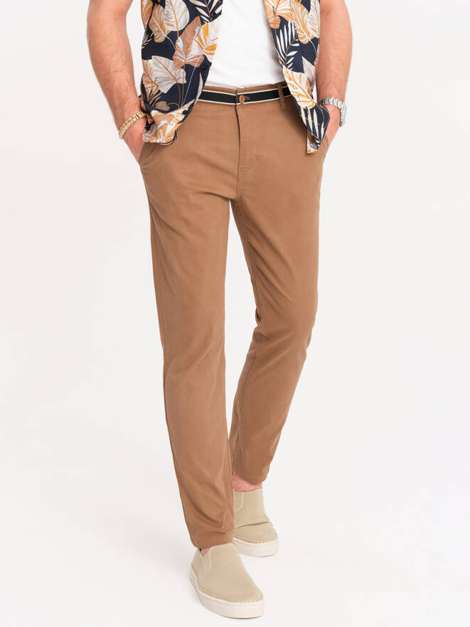 Spodnie męskie chino z ozdobną taśmą w pasie SLIM FIT – brązowe V4 OM-PACP-0118
