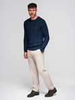 Męski elegancki sweter z ciekawym splotem – granatowy V5 OM-SWSW-0173