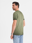 Bawełniany męski t-shirt V-neck z dzianiny z efektem sprania - oliwkowy V9 OM-TSWT-0242