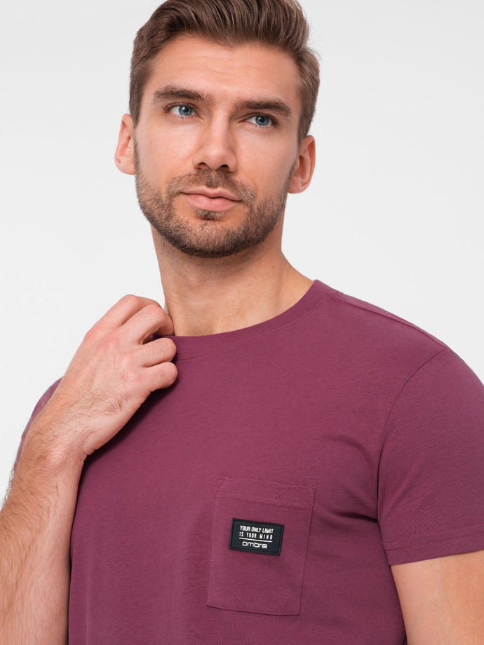 Męski casualowy t-shirt z naszytą kieszonką - ciemnoróżowy V5 OM-TSCT-0109