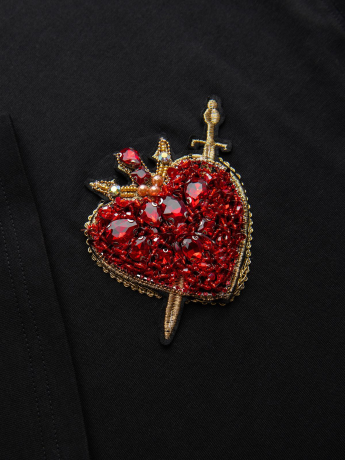 Bawełniana męska koszulka z biżuteryjną aplikacją na klatce piersiowej - czarna V1 OM-TSCT-0290