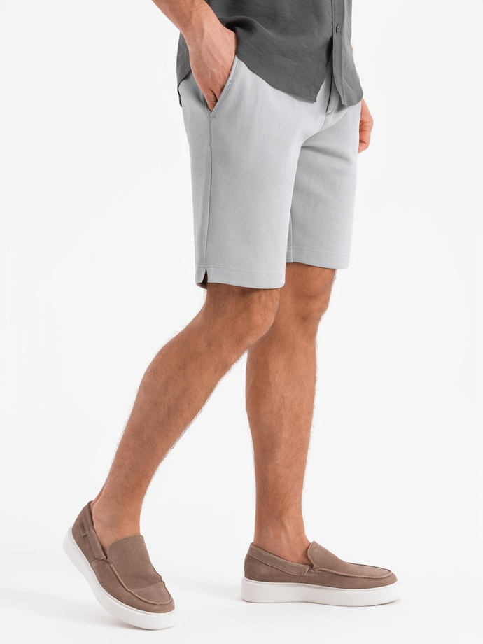 Męskie szorty ze strukturalnej dzianiny SLIM FIT – jasnoszare V4 OM-SRCS-0169