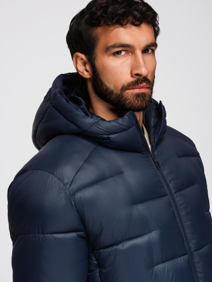 Pikowana kurtka męska puffer z kapturem – granatowa V4 OM-JAHP-0235