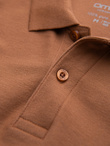 Męska koszulka polo jednokolorowa BASIC z dzianiny pique - brązowa V23 OM-POBS-0100