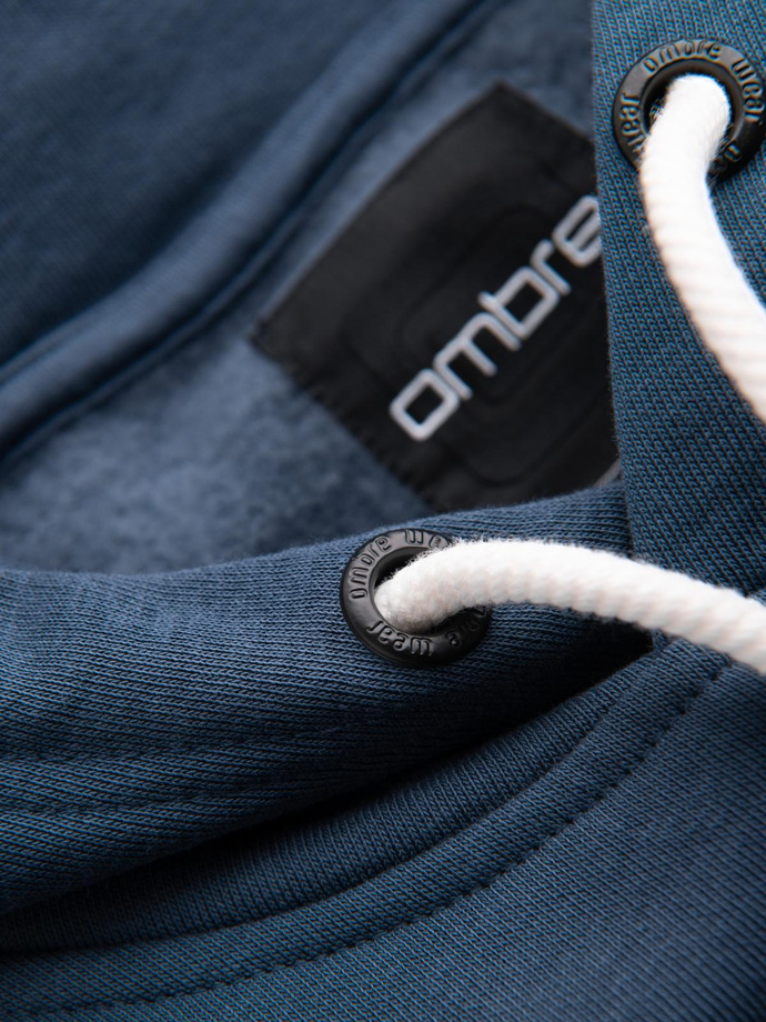 Sportowa bluza męska z kapturem i dużym nadrukiem – granatowa V2 B1714