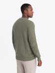 Sweter męski RELAXED FIT z dzianiny o splocie diamentowym – oliwkowy V4 OM-SWSW-0110