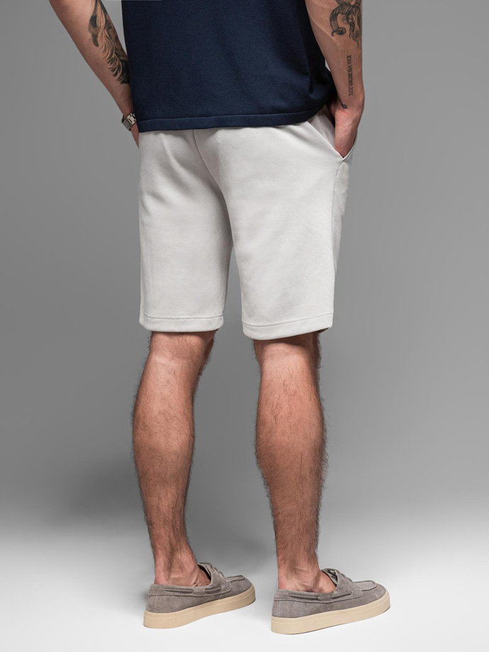 Krótkie spodenki męskie SLIM FIT z melanżowej strukturalnej dzianiny – jasnoszare V5 OM-SRCS-0166
