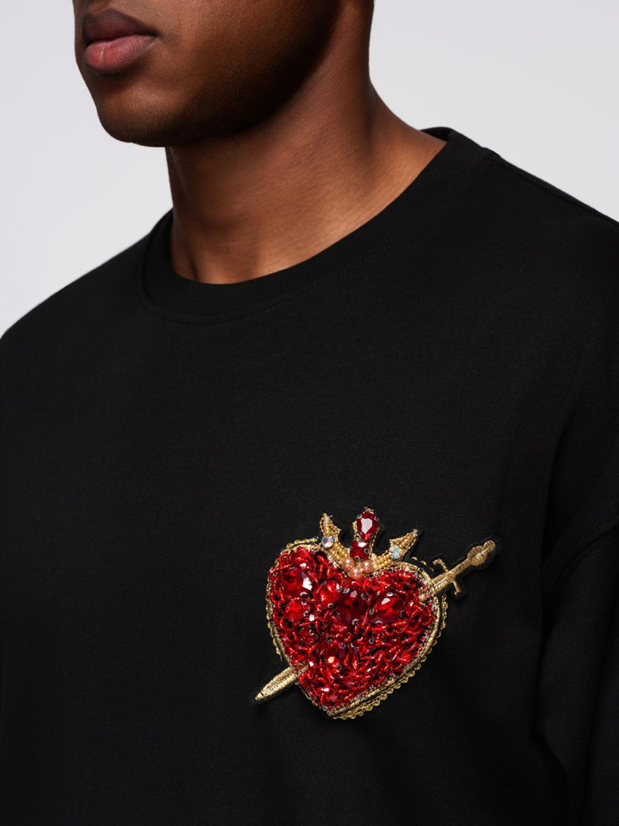 Bawełniana męska koszulka z biżuteryjną aplikacją na klatce piersiowej - czarna V1 OM-TSCT-0290