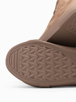 Męskie wysokie buty trampki z dekoracyjną lamówką – brązowe V2 OM-FOTH-0158