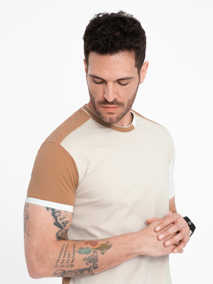 Męski t-shirt z elastanem z kolorowymi rękawami - brązowy V1 OM-TSCT-0176