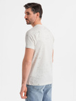 Męski t-shirt z nadrukiem i okrągłym dekoltem – biały V1 OM-TSFP-0187