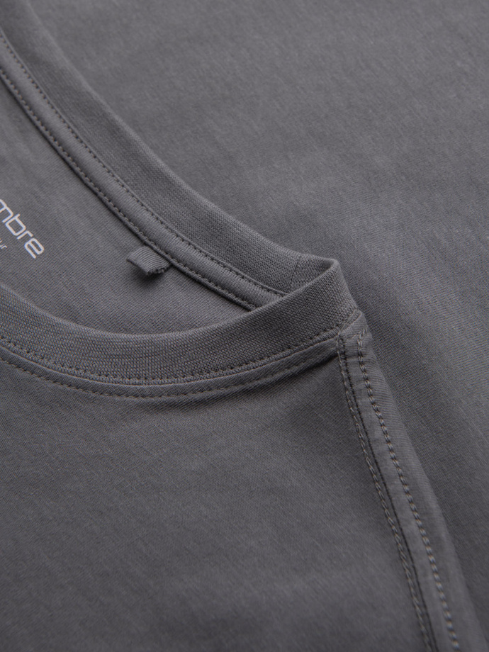 Bawełniany męski t-shirt z zieloną naszywką na piersi – szary V1 OM-TSCT-0151