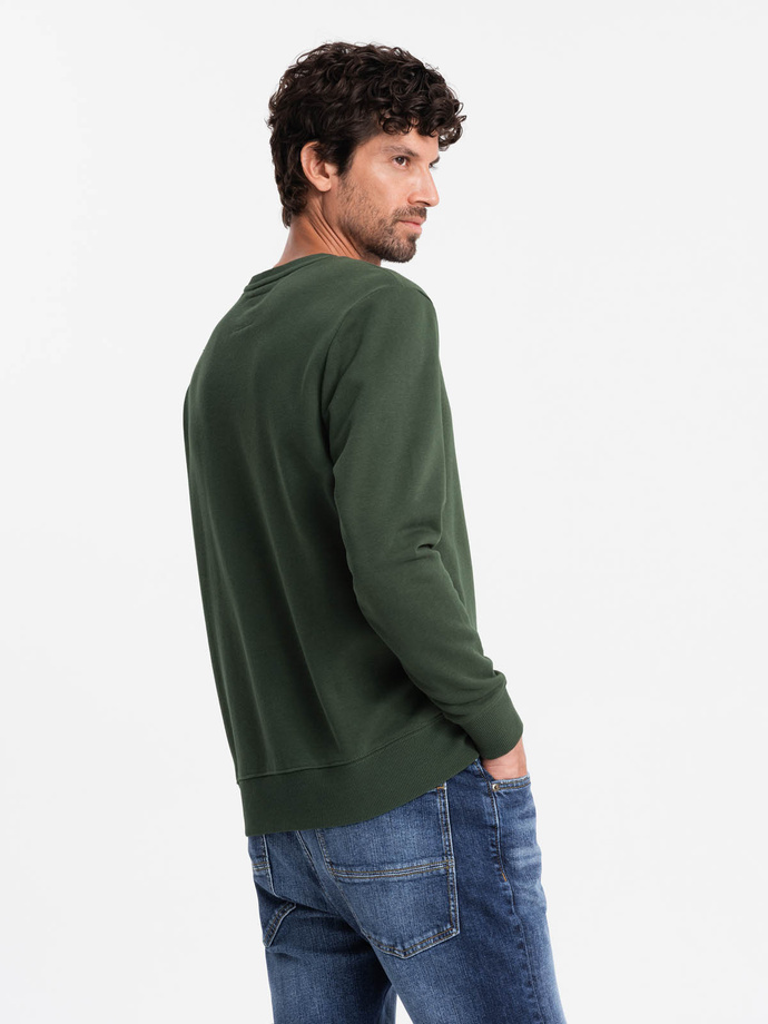 Nierozpinana dresowa bluza męska z metalowym pinem – ciemnozielona V4 OM-SSNZ-0136