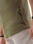 T-shirt męski bawełniany z nadrukiem - oliwkowy V4 S1387