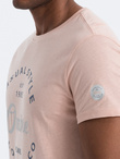 T-shirt męski bawełniany z nadrukiem - jasnoróżowy V3 S1752