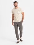 Męski bawełniany t-shirt z printowaną kieszonką  – kremowy V2 OM-TSPT-0228