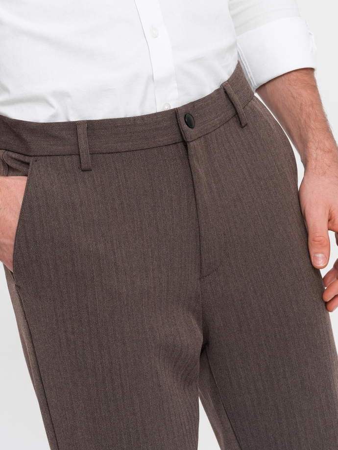 Spodnie męskie chino z gumką w pasie SLIM FIT - czekoladowe V2 OM-PACP-0158