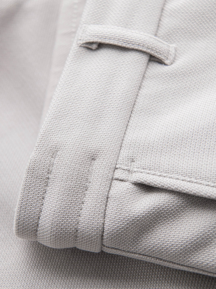 Krótkie spodenki męskie SLIM FIT z melanżowej strukturalnej dzianiny – jasnoszare V5 OM-SRCS-0166