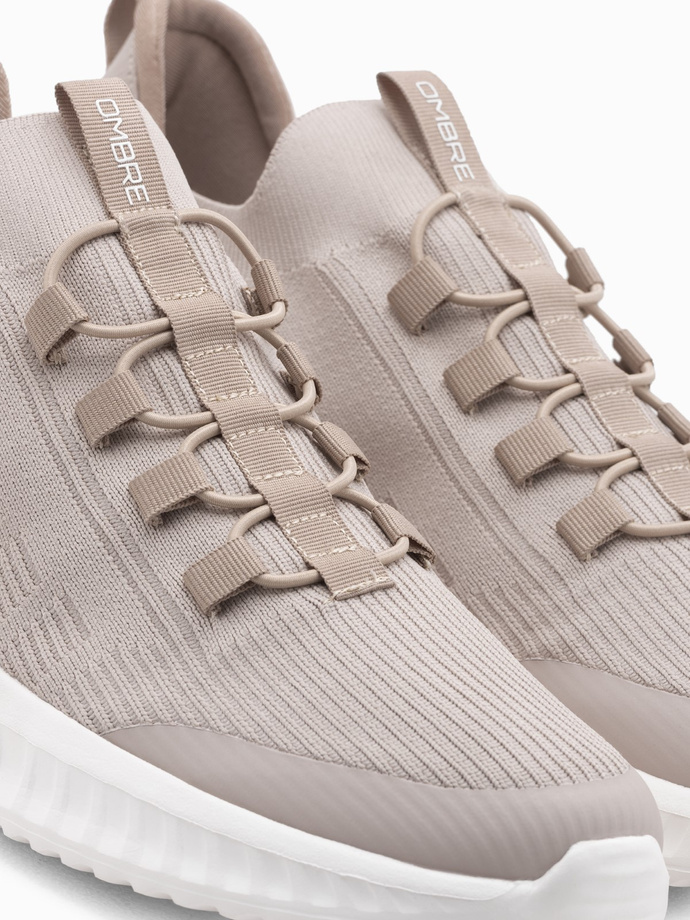 Wsuwane męskie buty sneakersy wykonane z lekkich materiałów - beżowe V3 OM-FOKS-0149