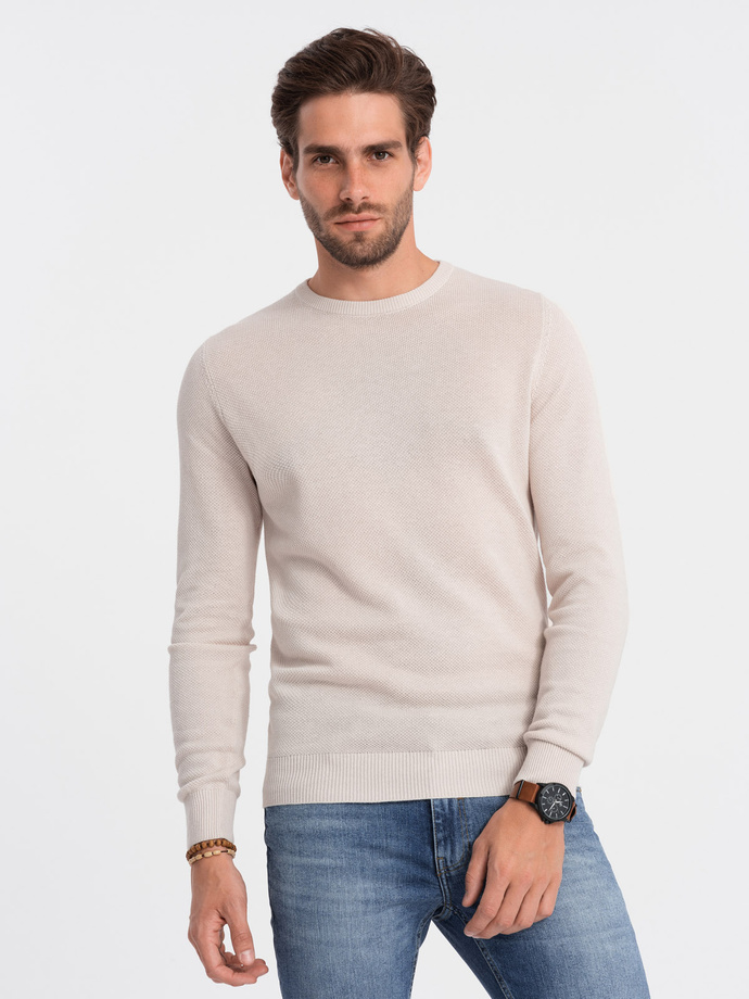 Sweter męski z teksturą i półokrągłym dekoltem - beżowy V6 OM-SWSW-0104