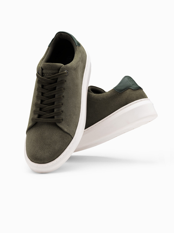 Męskie klasyczne buty sneakersy z miękkiego zamszu – ciemnooliwkowe V3 OM-FOCS-0163
