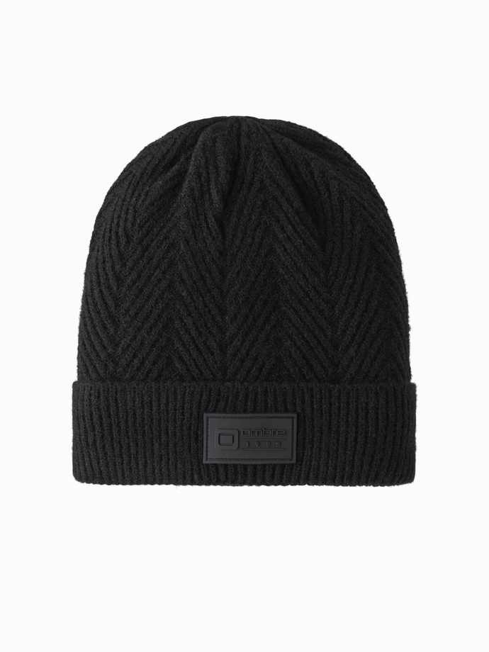 Męska dzianinowa czapka o sweterkowym splocie z naszywką – czarna V1 OM-ACWH-0122
