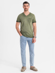 Bawełniany męski t-shirt V-neck z dzianiny z efektem sprania - oliwkowy V9 OM-TSWT-0242