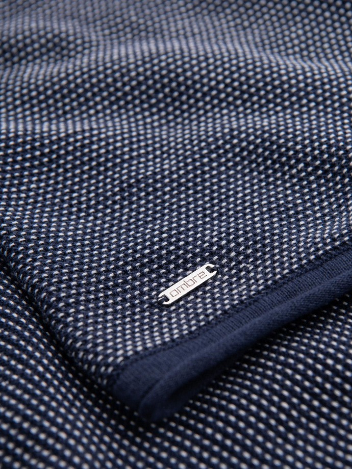 Męski dzianinowy sweter w strukturalne kropki – granatowy V1 OM-SWSW-0118 