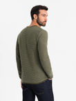 Dzianinowy męski sweter w strukturalne kropki – oliwkowy V2 OM-SWSW-0118 