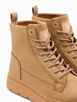 Jednokolorowe wysokie buty męskie z ozdobnymi przeszyciami – camel V3 OM-FOBO-0133