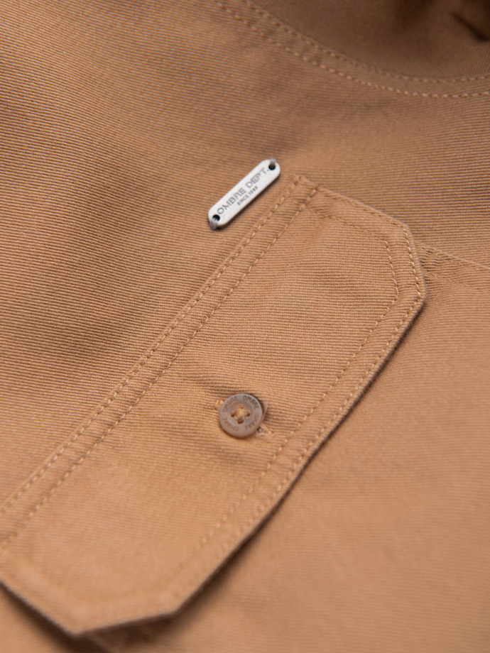 Męska bawełniana koszula REGULAR FIT z kieszeniami zapinanymi na guziki - camel V2 OM-SHCS-0146