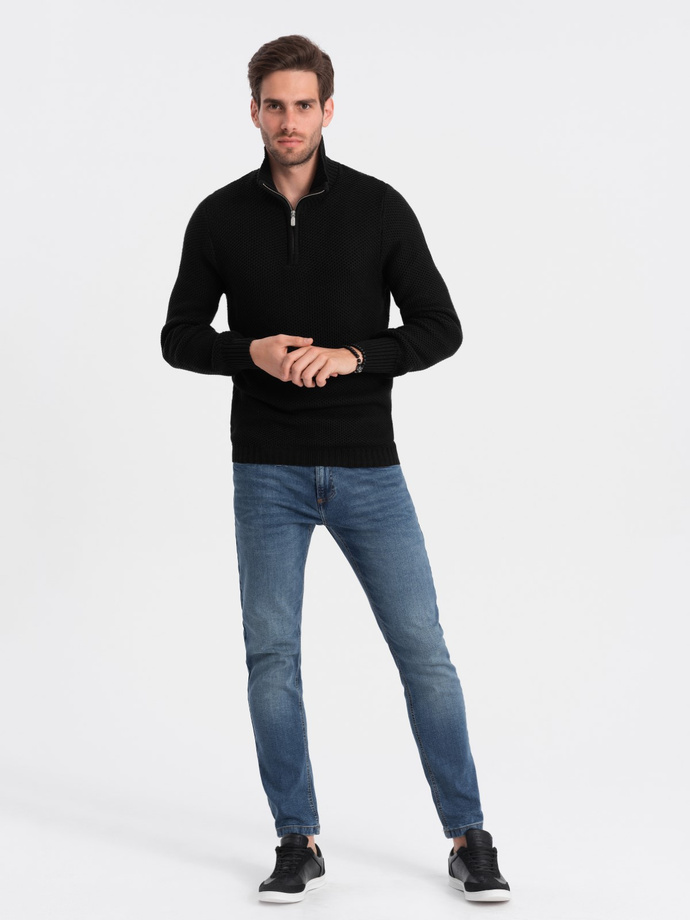 Dzianinowy sweter męski z rozpinaną stójką - czarny V3 OM-SWZS-0105