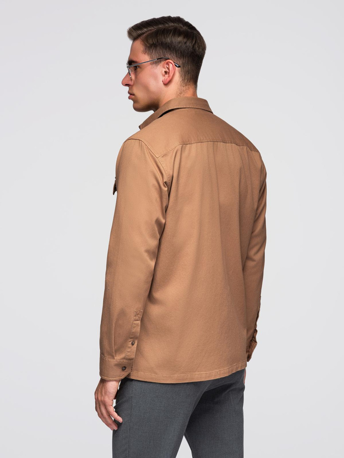 Męska bawełniana koszula REGULAR FIT z kieszeniami zapinanymi na guziki - camel V2 OM-SHCS-0146
