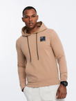 Męska bluza z kapturem kangurka z logotypem – brązowa V3 OM-SSNZ-0162