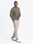 Sweter męski RELAXED FIT z dzianiny o splocie diamentowym – oliwkowy V4 OM-SWSW-0110