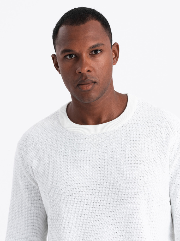 Sweter męski RELAXED FIT z dzianiny o diamentowym splocie – złamana biel V1 OM-SWSW-0110