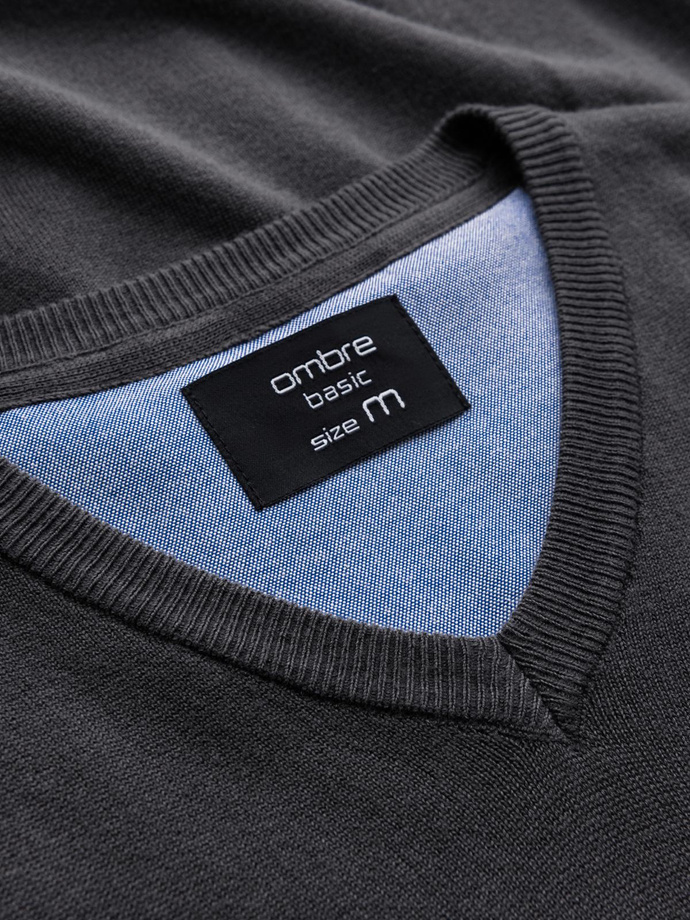 Elegancki sweter męski BASIC V-neck z wiskozą - grafitowy V17 OM-SWBS-0107