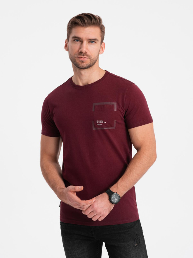 Bawełniany męski t-shirt z nadrukiem na kieszonce – bordowy V2 OM-TSPT-0154