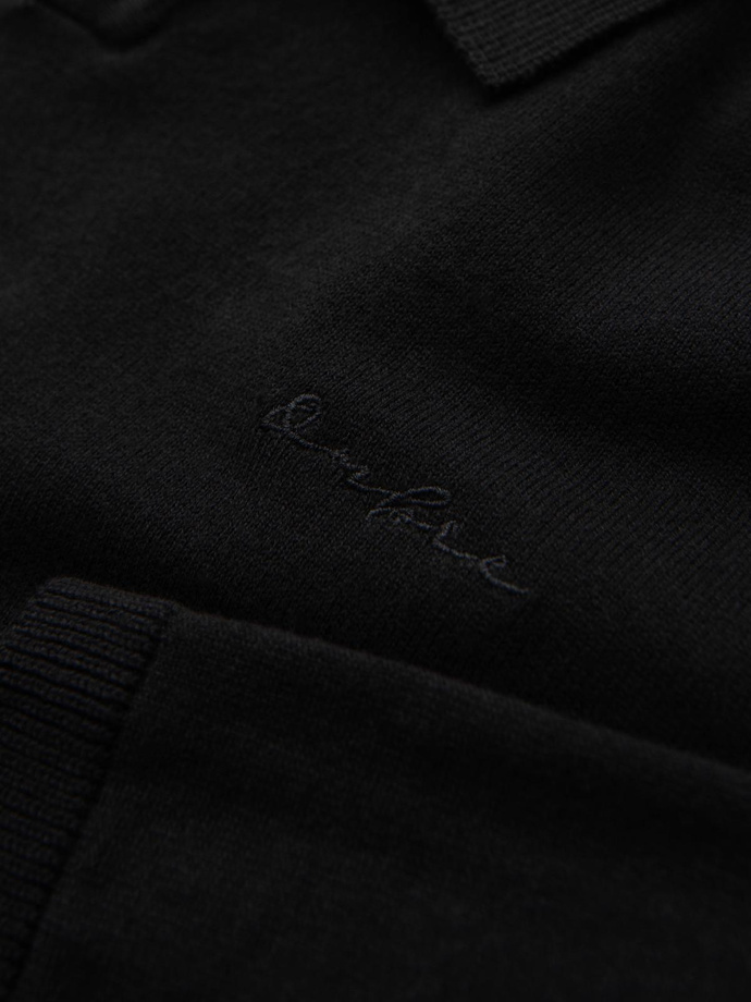Męski sweter polo z haftem na piersi – czarny V1 OM-POLS-0140