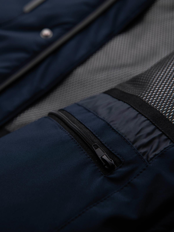 Zimowa kurtka męska z odpinanym kapturem z wodoodpornego materiału - granatowa V1 OM-JAHP-0306