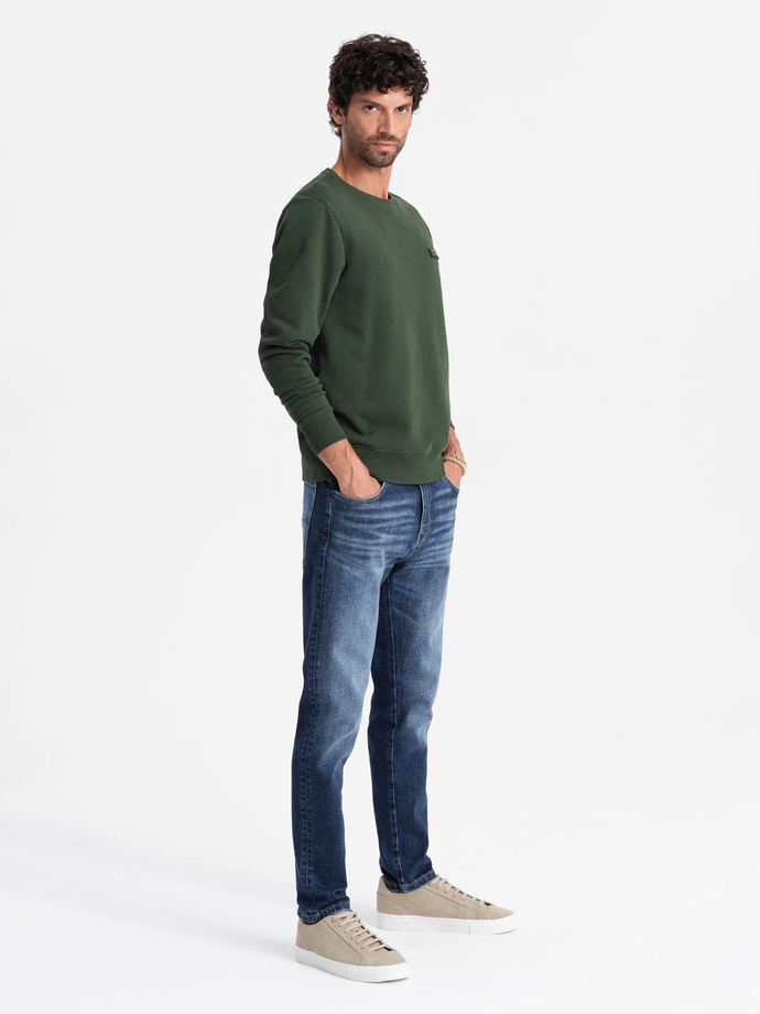 Nierozpinana dresowa bluza męska z metalowym pinem – ciemnozielona V4 OM-SSNZ-0136