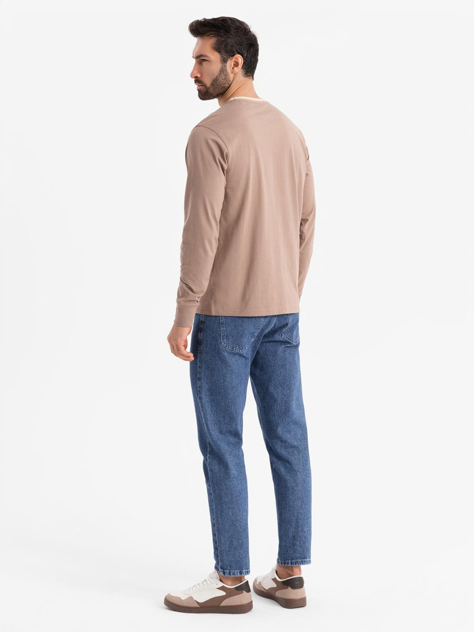 Longsleeve bawełniany męski z dekoltem U w paski i haftem – brązowy V6 OM-LSCL-0128