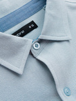 Męska dzianinowa koszula SLIM FIT z długim rękawem – błękitna V3 OM-SHCS-0177